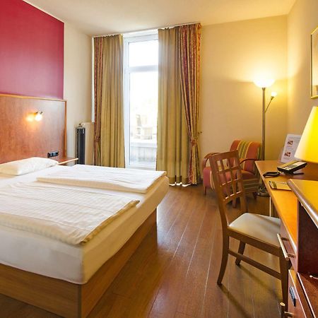 1, 2, Sleep Boardinghouse Unterschleissheim Zentrum Exterior foto