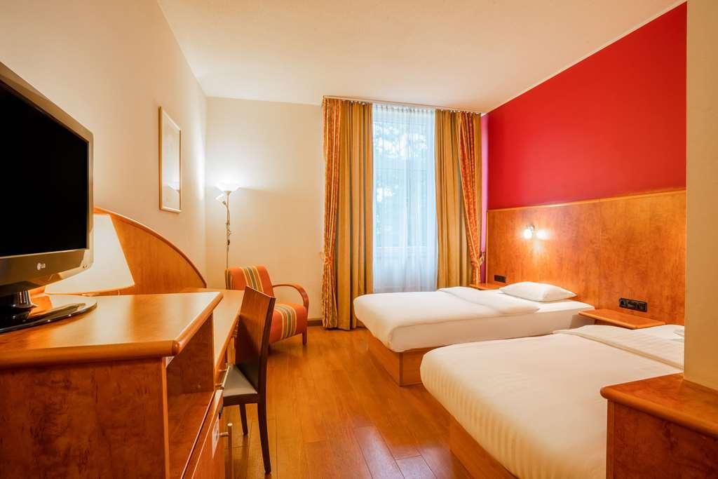 1, 2, Sleep Boardinghouse Unterschleissheim Zentrum Quarto foto
