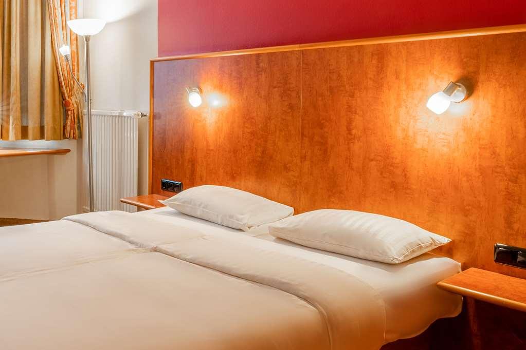 1, 2, Sleep Boardinghouse Unterschleissheim Zentrum Quarto foto