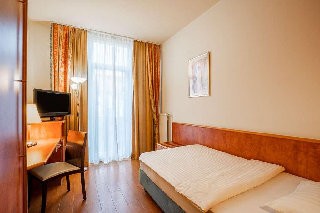 1, 2, Sleep Boardinghouse Unterschleissheim Zentrum Quarto foto