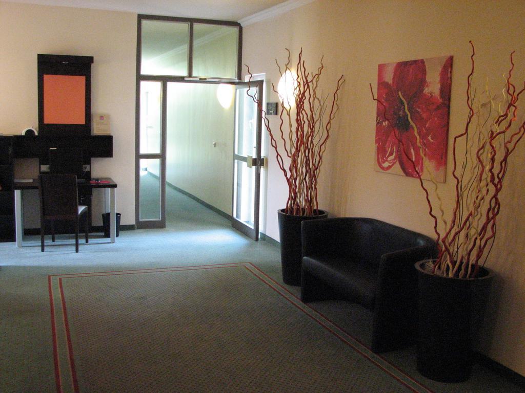 1, 2, Sleep Boardinghouse Unterschleissheim Zentrum Exterior foto