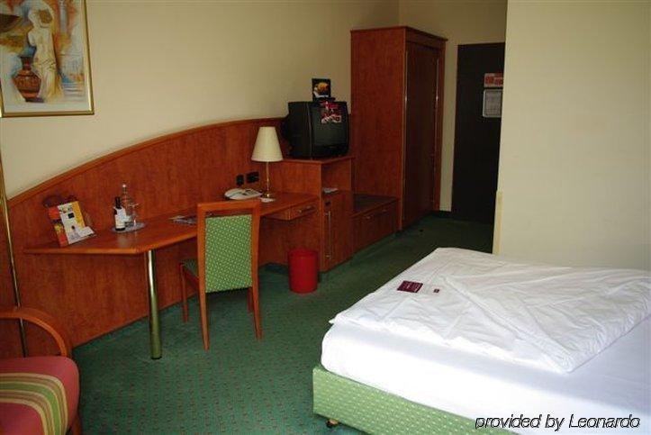 1, 2, Sleep Boardinghouse Unterschleissheim Zentrum Exterior foto