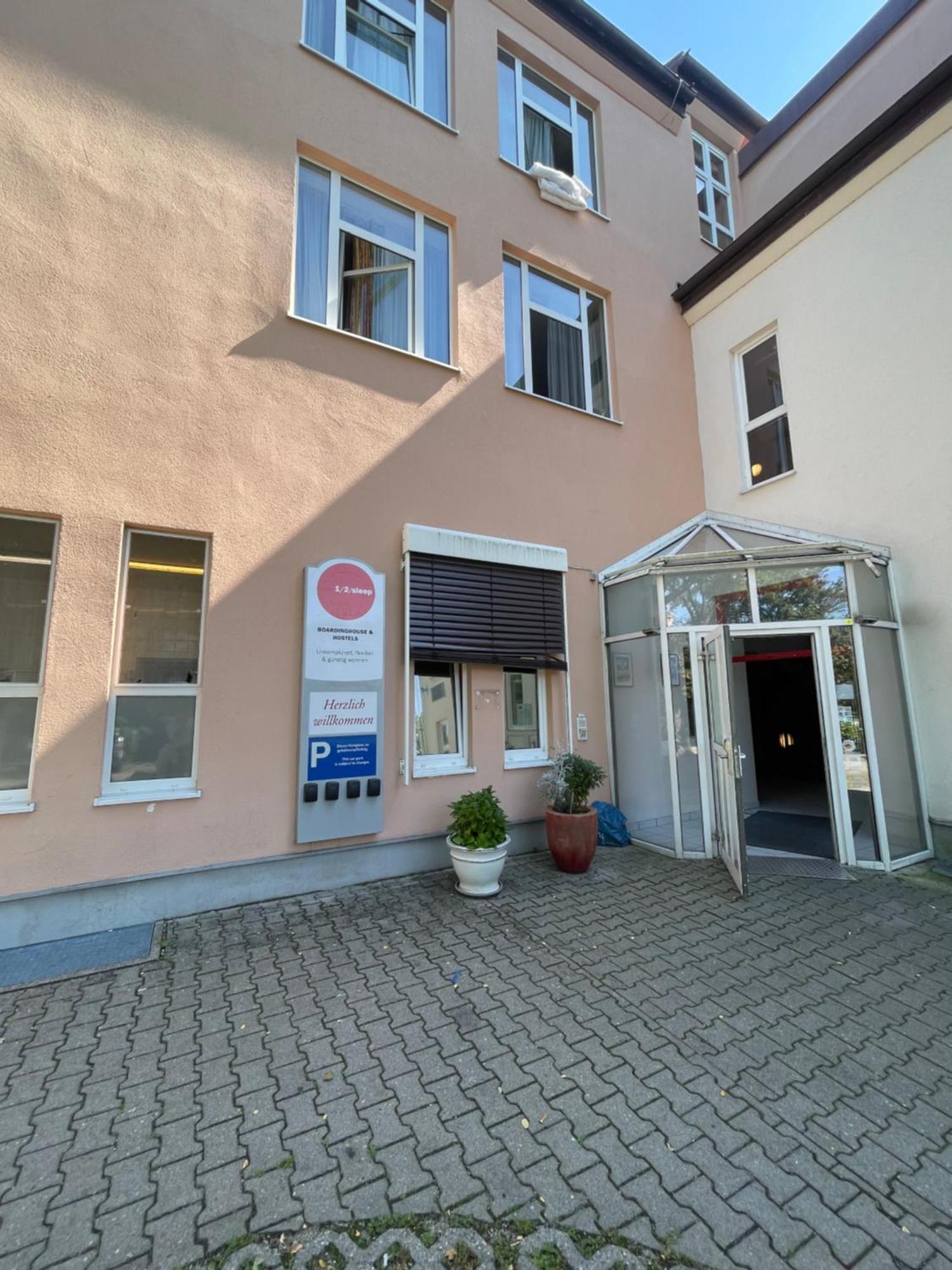 1, 2, Sleep Boardinghouse Unterschleissheim Zentrum Exterior foto