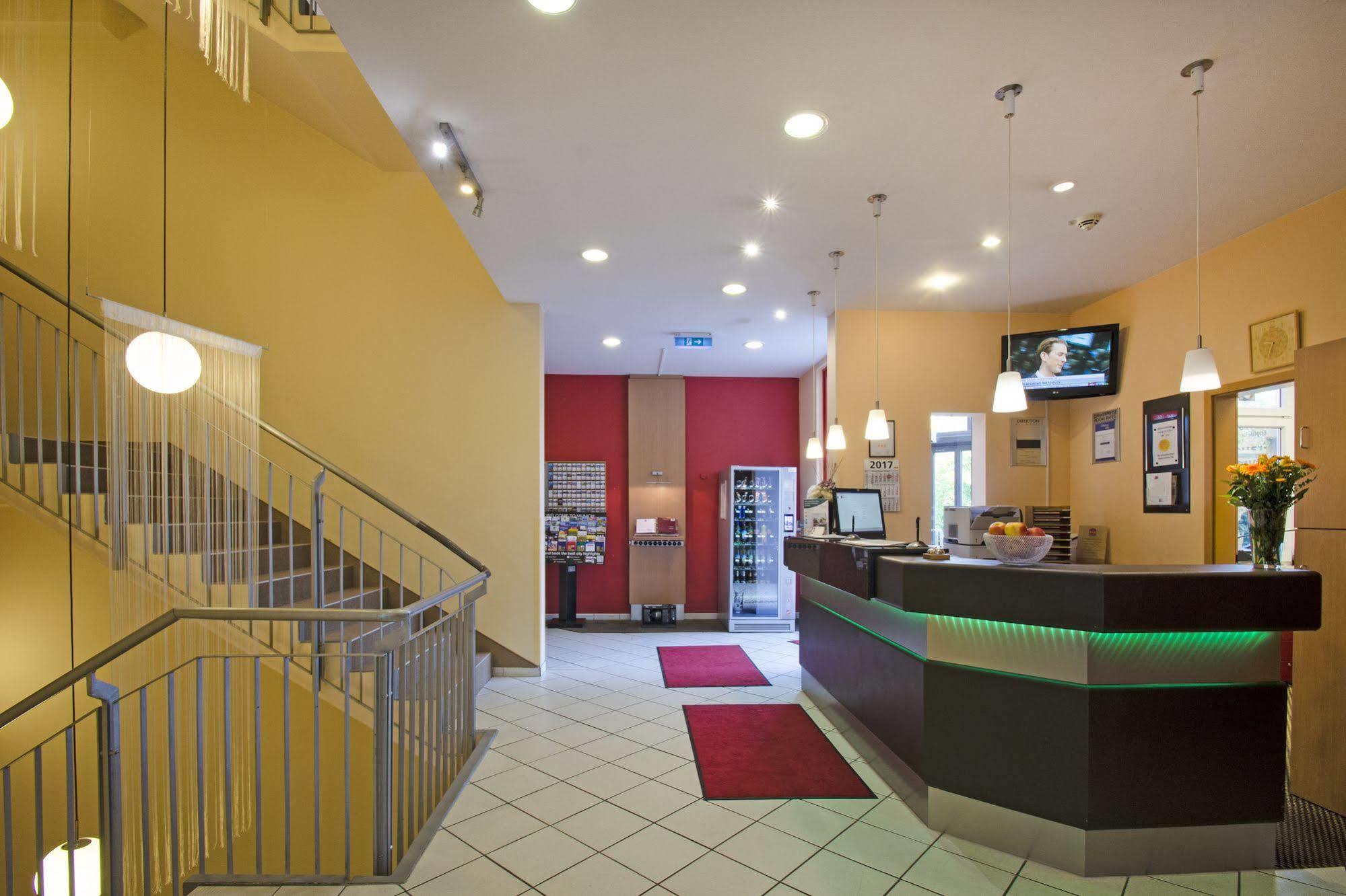 1, 2, Sleep Boardinghouse Unterschleissheim Zentrum Exterior foto